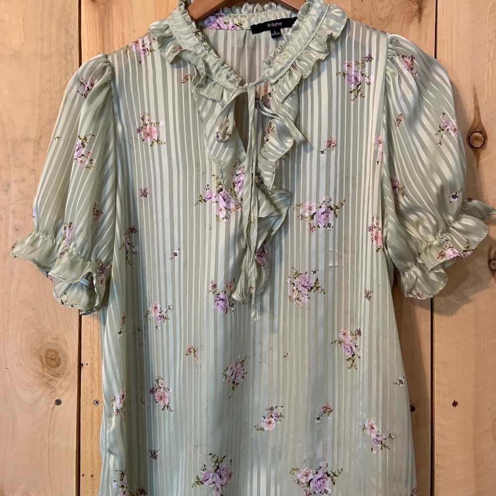 Blashe Short Cap Ruffle Sleeve and ribbon tie